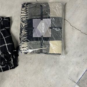 Hedban Black and Cream Plaid Blanket